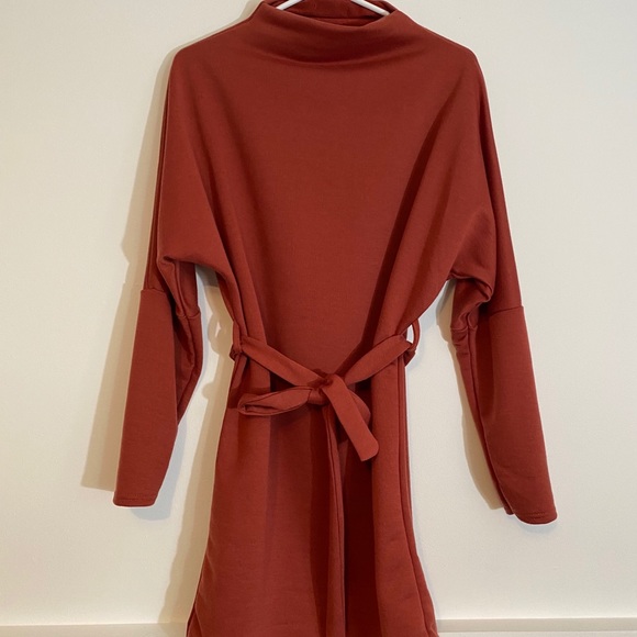 Pretty Little Thing sweater dress - Picture 1 of 5